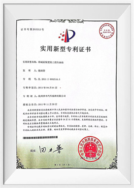 Fotelik do pojazdu inżynieryjnego z urządzeniem amortyzującym